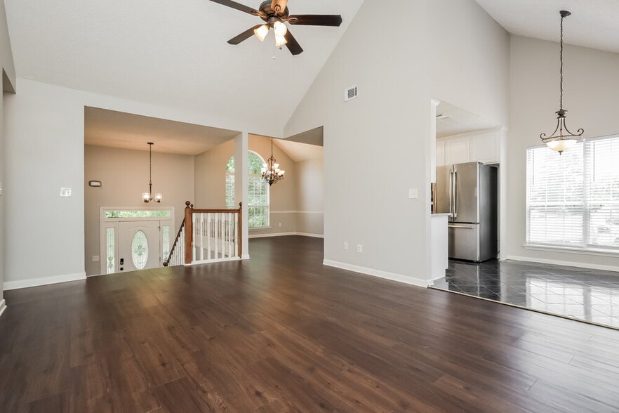 Building Photo - 685 Chaseridge Dr