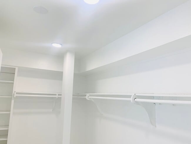 Building Photo - 5301 Balboa Blvd