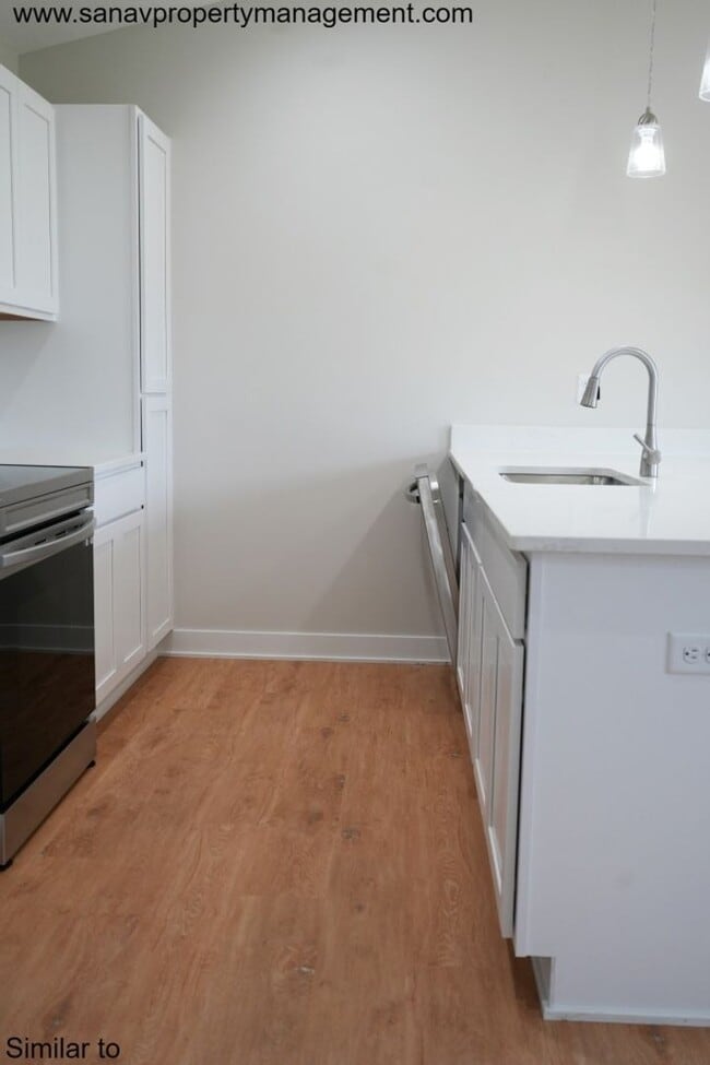 Building Photo - "Modern Comfort & Convenience: 3 Bed, 2 Bath Ranch Style Home in Waukee's Prime Location"