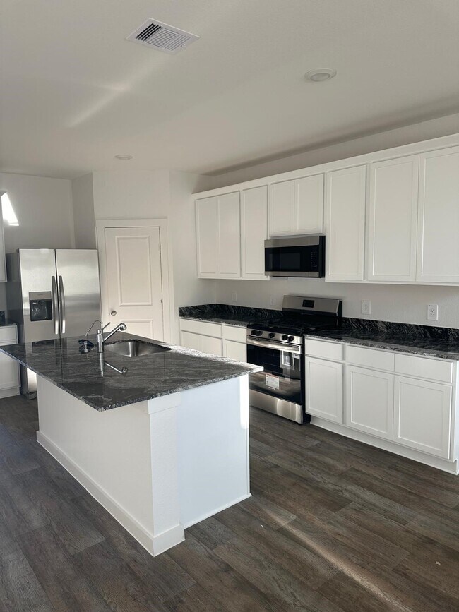 Building Photo - 8027 Marchese Dr