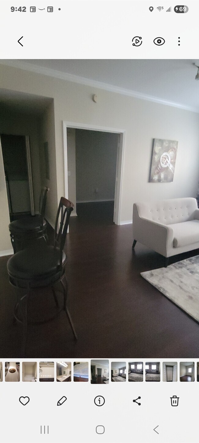 Building Photo - 1064 N Tamiami Trl