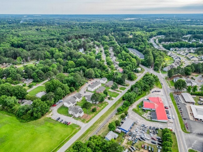 Building Photo - 307 Railroad St