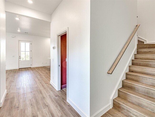 Building Photo - 29612 Memory Ln