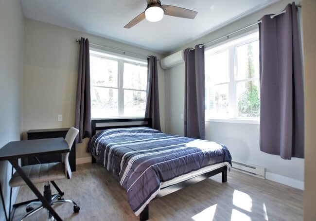Building Photo - 217 Columbia St
