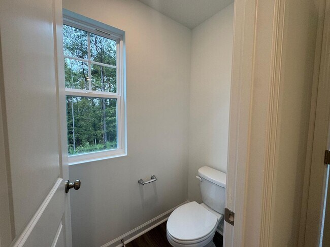 Building Photo - BRAND NEW GORGEOUS TOWNHOUSE in a very con...