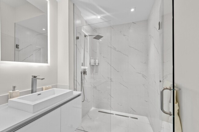 Building Photo - 3100 N Ocean Dr