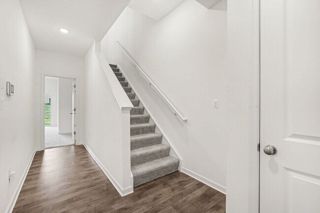 Building Photo - Built 2024 | Modern Townhome Near Fredericksburg – More Space, Better Value