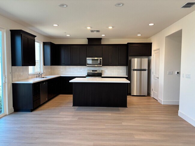Building Photo - Beautiful 2025 Built 4/2 - New Subdivision!