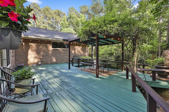 Building Photo - 120 Tall Pine Dr