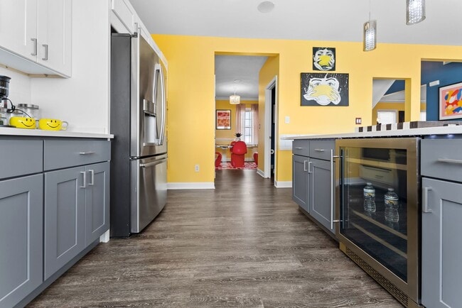 Building Photo - Grand View 115