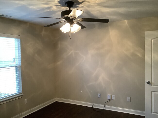 Building Photo - 681 Bridgebend Run