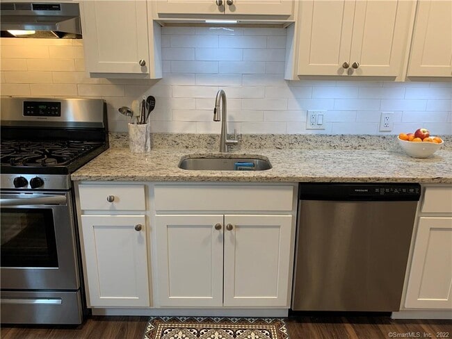 Building Photo - 168 Greenwood Ave