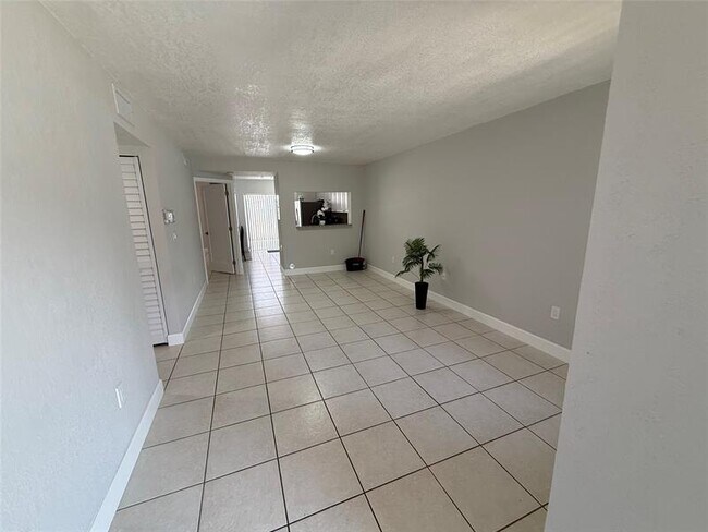 Building Photo - 7015 NW 173rd Dr