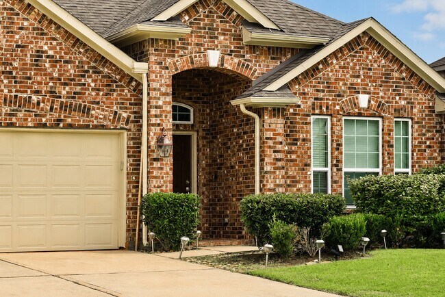 Building Photo - 2232 Ivy Wall Dr