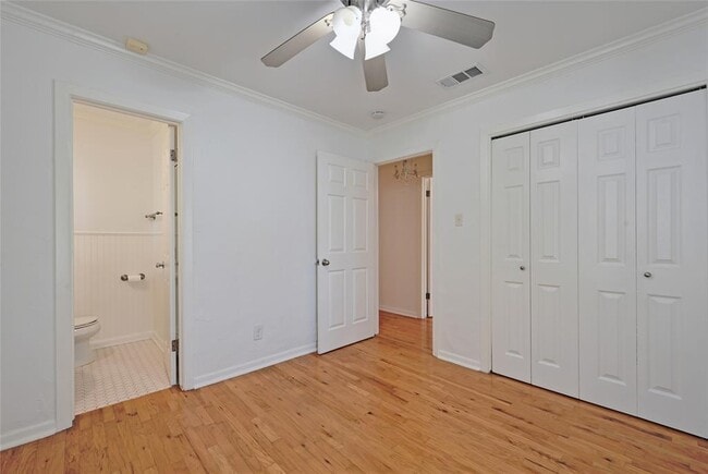 Building Photo - 3103 S Oak Dr