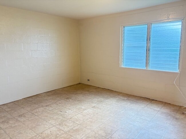 Building Photo - Two Bedroom Duplex