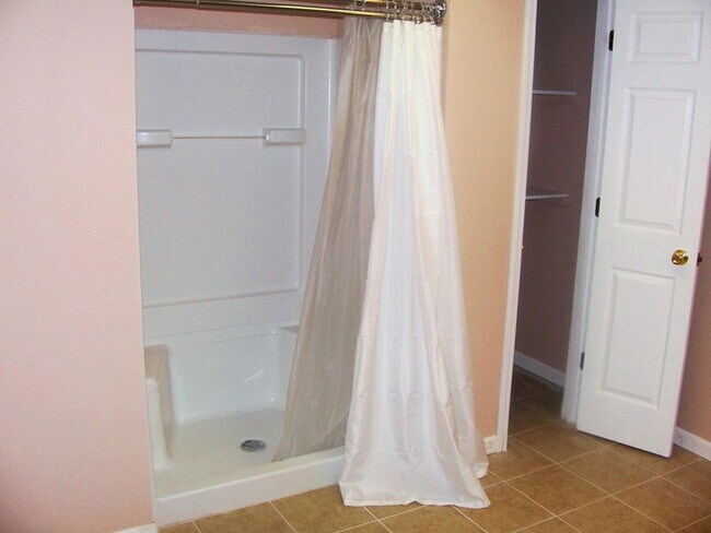 Building Photo - 45866 Fountain View Dr