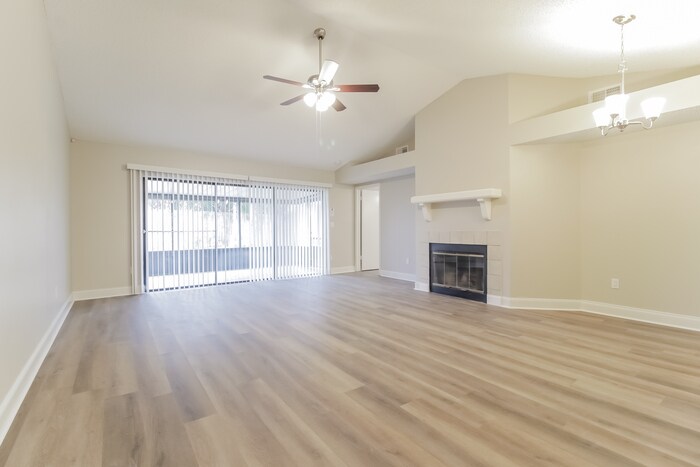 Building Photo - 468 Holbrook Cir