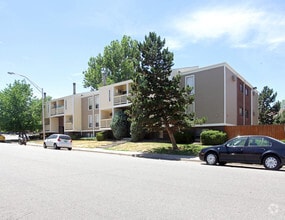 Building Photo - Vantage Point