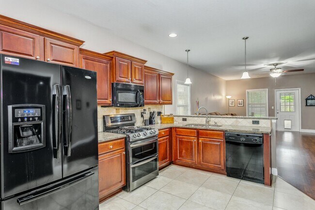 Building Photo - Four Bedroom with Outdoor Kitchen in Shalimar