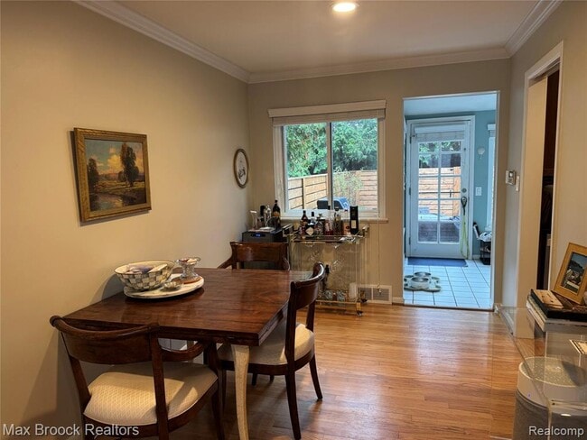 Building Photo - 383 W Brown St