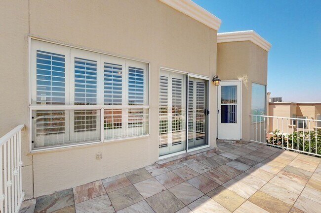 Building Photo - 6017 Ojo De Agua Dr