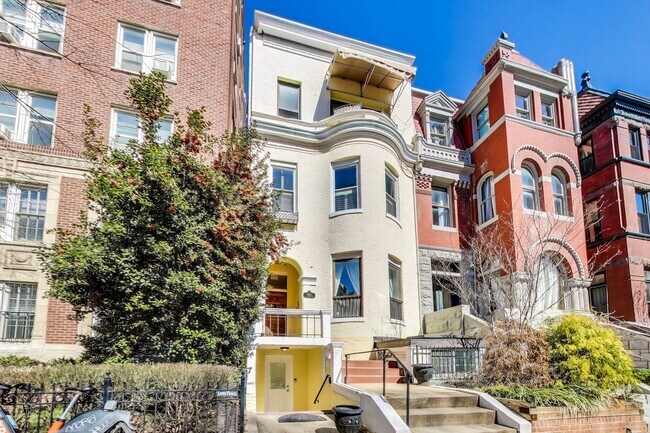 Building Photo - Peaceful 2BD/2BA - Two Level Condo in the Heart of Dupont Circle!