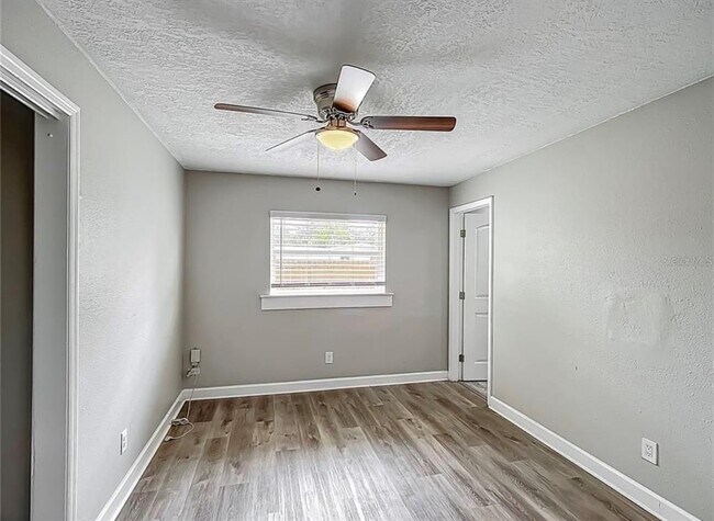 Building Photo - 3702 W Reynolds St