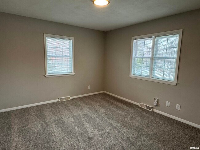 Building Photo - 3319 N Marquette St