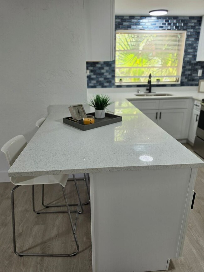 Building Photo - FOR RENT!!! SIMPLY STUNNING AND SPACIUS 3 BED 2 BATH SINGLE FAMILY HOME..