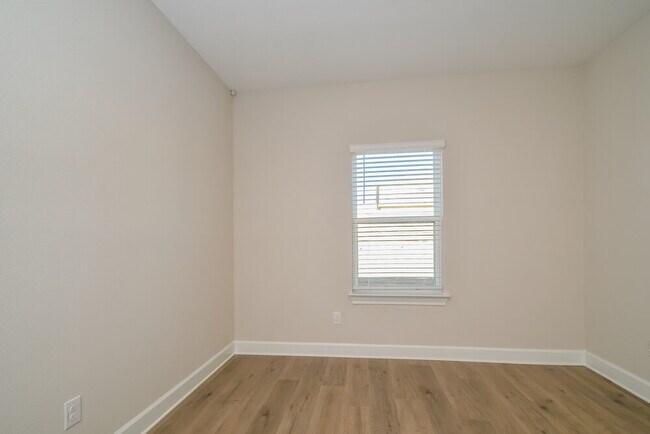 Building Photo - 1102 Princeton Hts Blvd