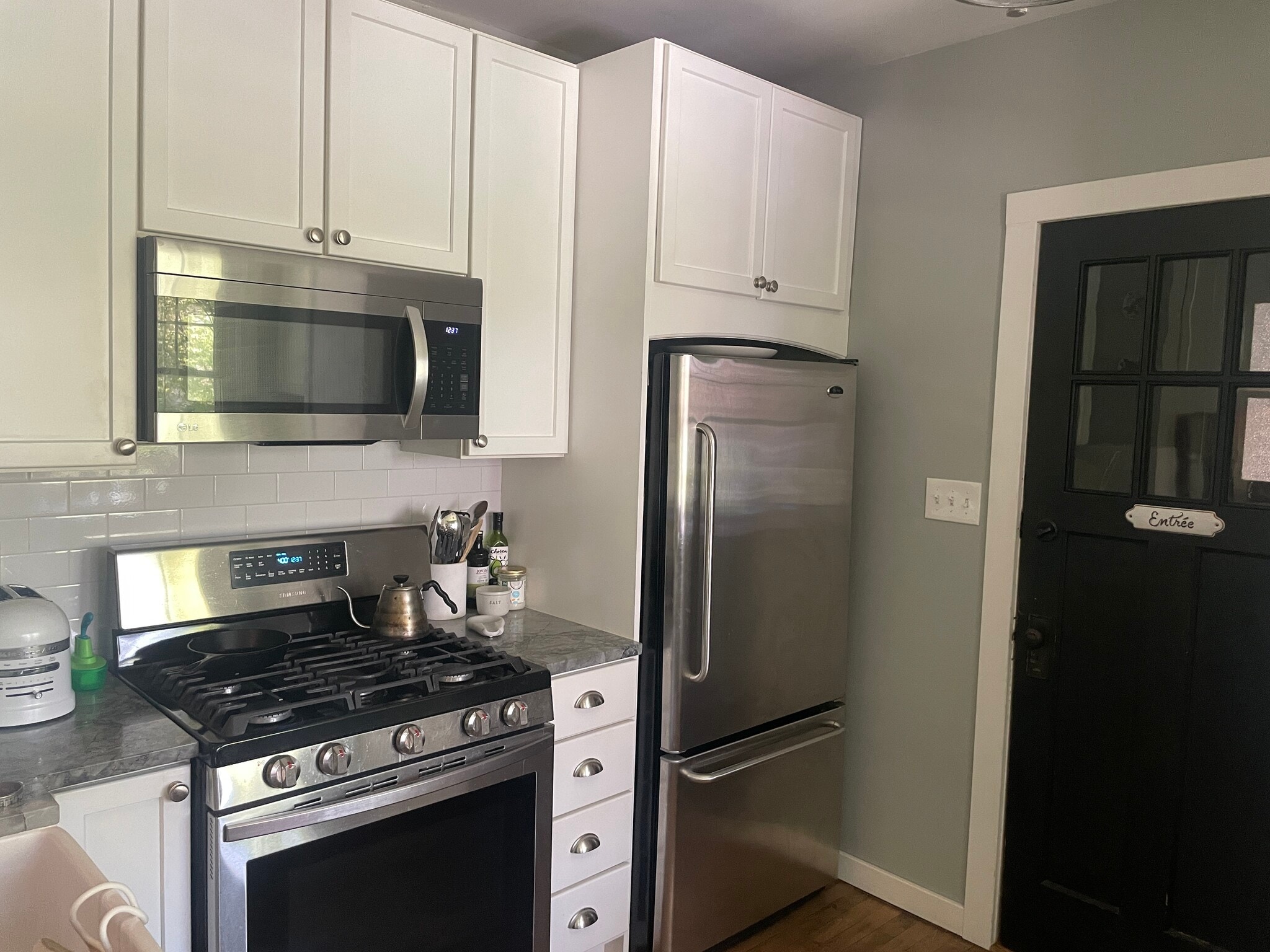 kitchen - 3568 N Cramer St