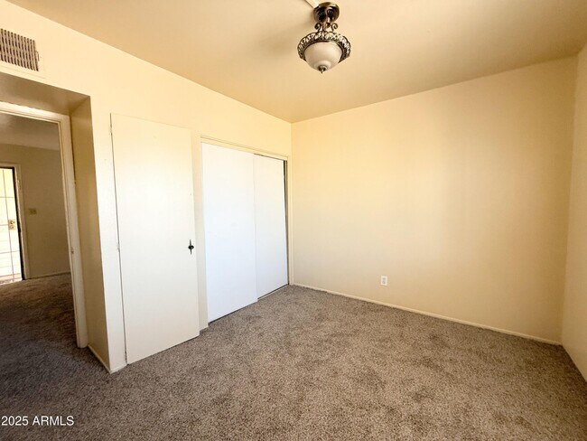 Building Photo - 1211 W Apache Trail