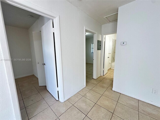 Building Photo - 148 NW 14th Way