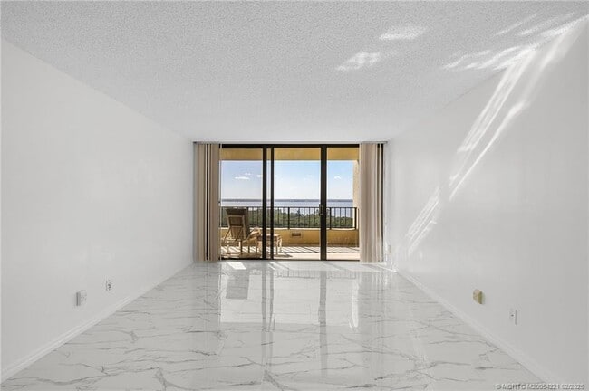 Building Photo - 8750 S Ocean Dr