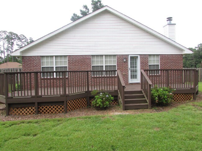 Building Photo - 3-Bed, 2-Bath Brick Home in Robin’s Ridge – Vaulted Ceilings, Fireplace, Eat-In Kitchen, Large Pr...