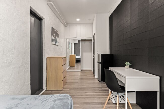 Building Photo - 832 Hilgard Ave