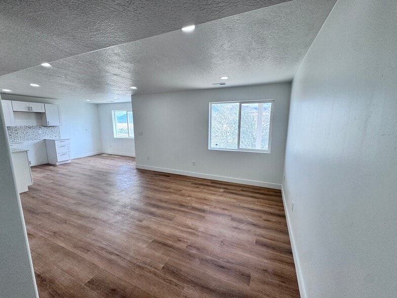 Building Photo - 16371 S Coupler Ln