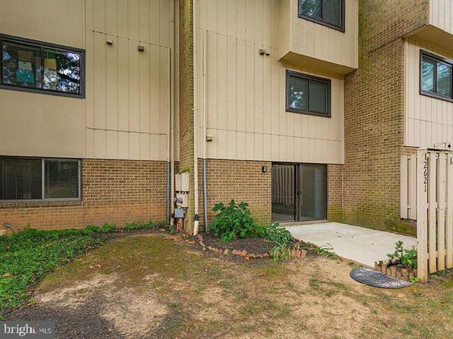 Building Photo - 2621 Glengyle Dr