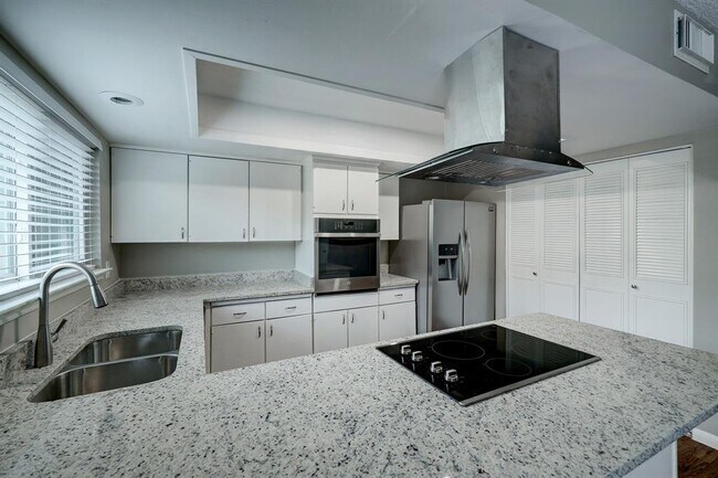 Building Photo - 10306 Hammerly Blvd