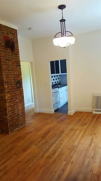 Primary Photo - 420 Littleworth Ln