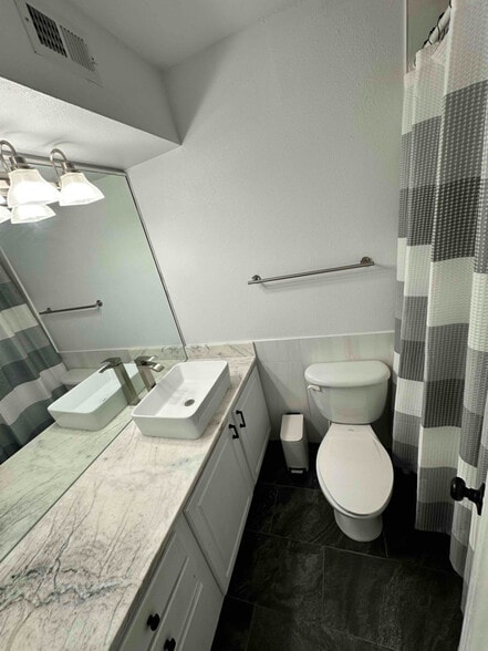 Building Photo - 10109 Regal Park Ln