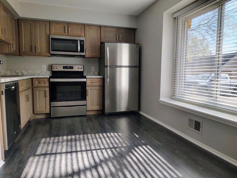 Building Photo - 24757 Bashian Dr