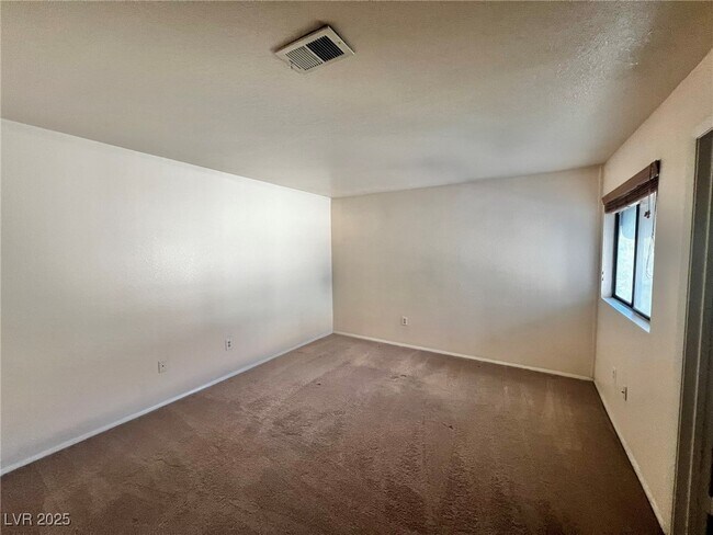 Building Photo - 2140 Pinetop Ln