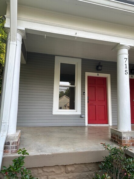 Building Photo - 715 N Spring St