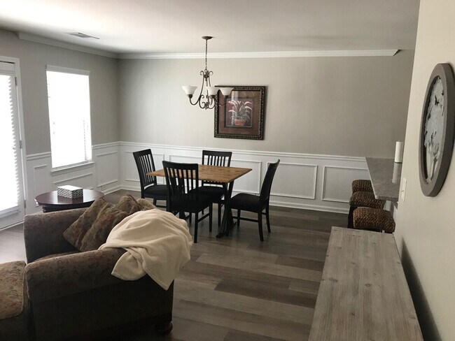 Building Photo - 327 Hidden Creek Ln