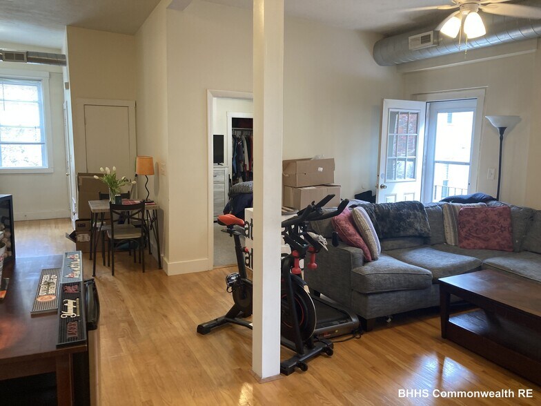 Building Photo - 205B Highland Ave