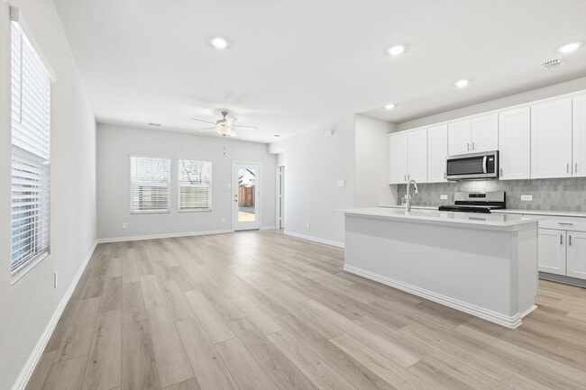 Building Photo - 5611 Chasewood Dr