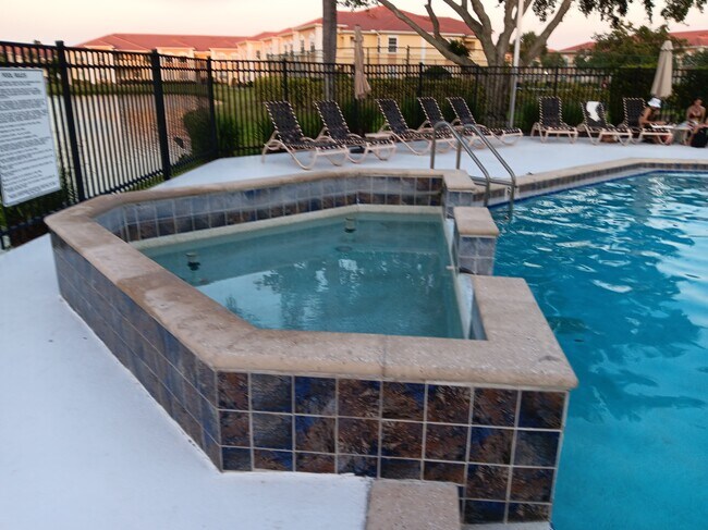 Building Photo - 1020 Villagio Cir