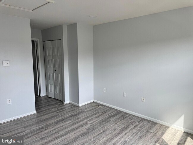 Building Photo - 7527 Belle Grae Dr